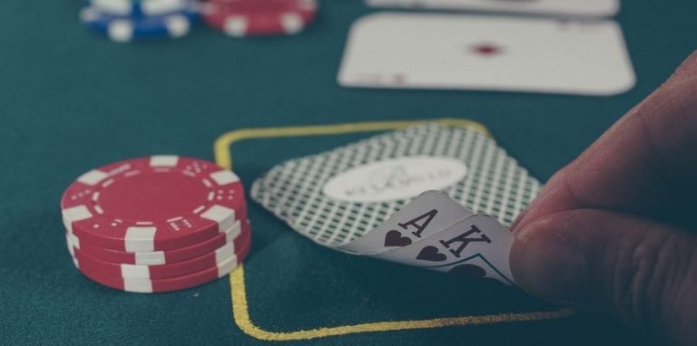 Beranda rolet di layar ponsel